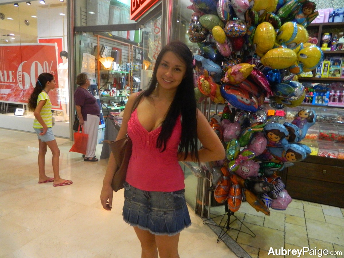 phat ass white sluts big tits in the mall